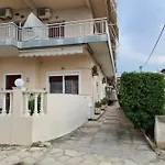 Seaside In Xilokastro - Thalassa Blue By Kottas * Xylokastro